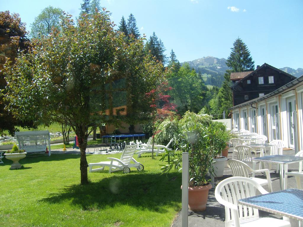Vista Resort Hostel Zweisimmen Exterior foto